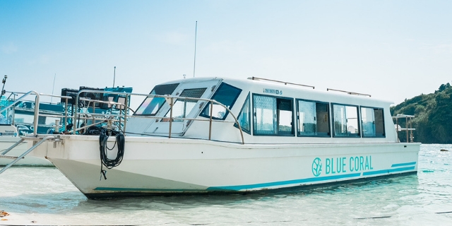 グラスボート「カジ」の外観